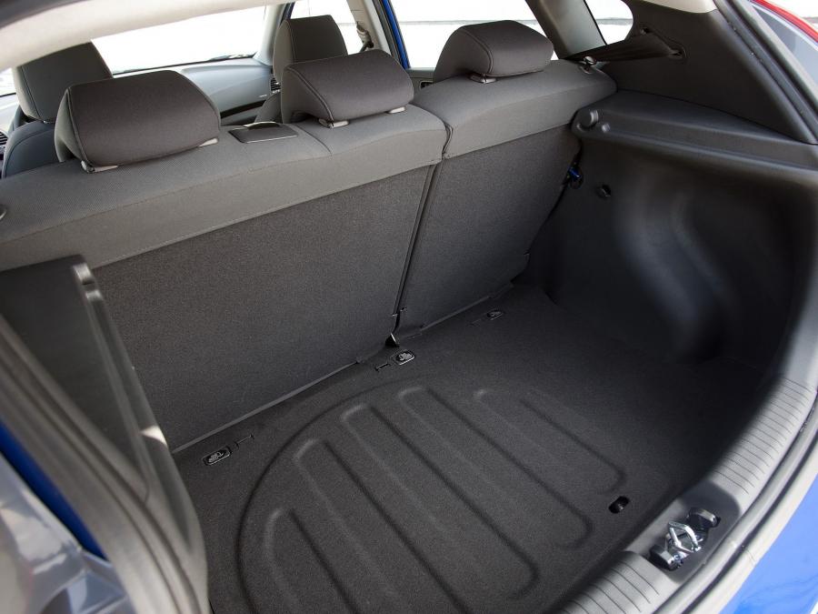  Hyundai Accent 5-Door 2011 года  (US) (фото 15 из 24)